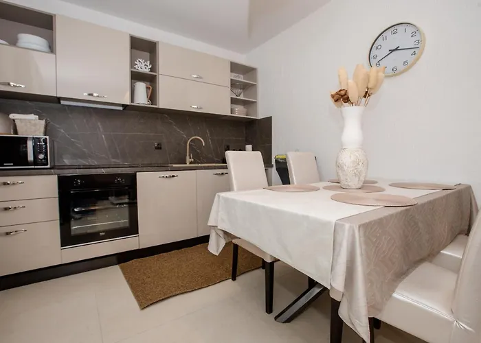 With Parking Space Banjol, Rab - 5041 شقة